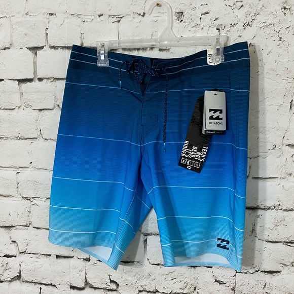 Men’s Billabong Airlite Swim Shorts Trunks 30” NWT